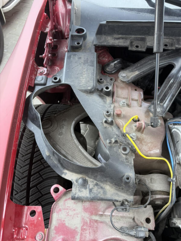 Накладка на склянку передня права Tesla Model S Plaid, 1606851-00-B